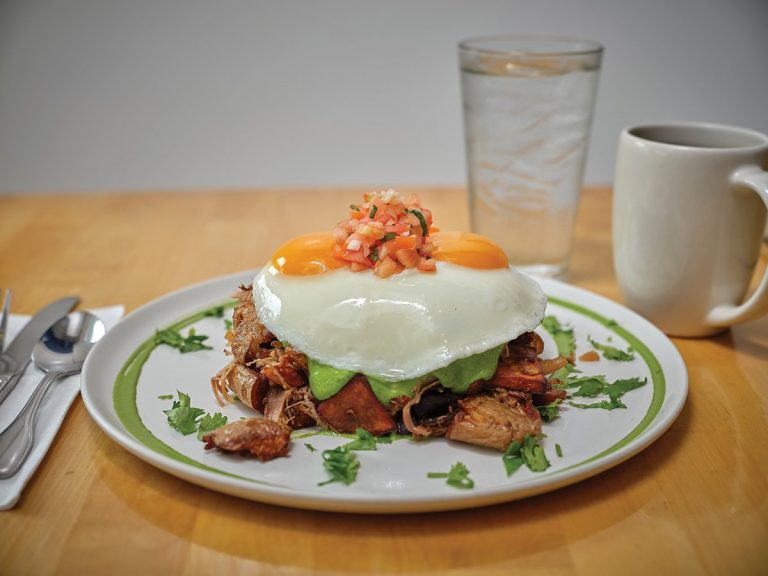 2019-Hale-Aina-Award-Winners-The-Best-Breakfast-Restaurants-in-Hawaii-Over-Easy-kalua-pig-hash