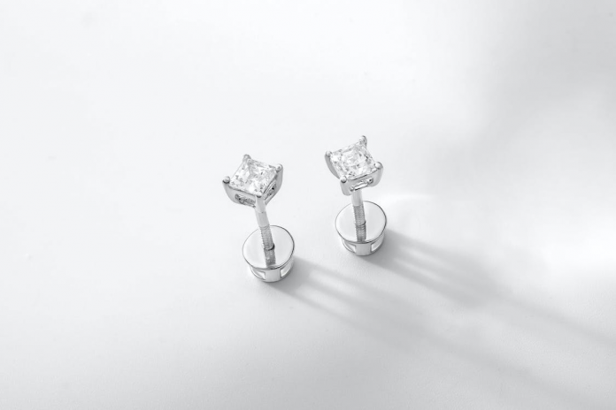 Purchasing Diamond Earrings In Hong Kong