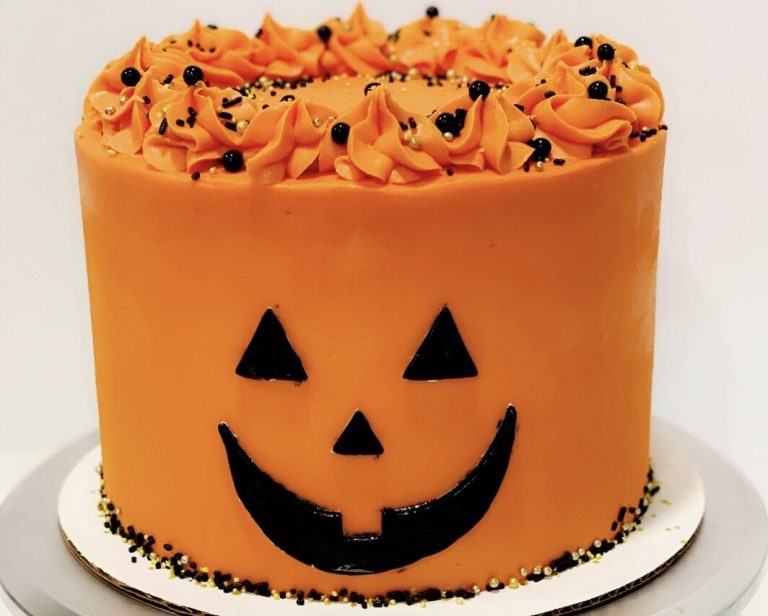 Halloween Cake Decorating